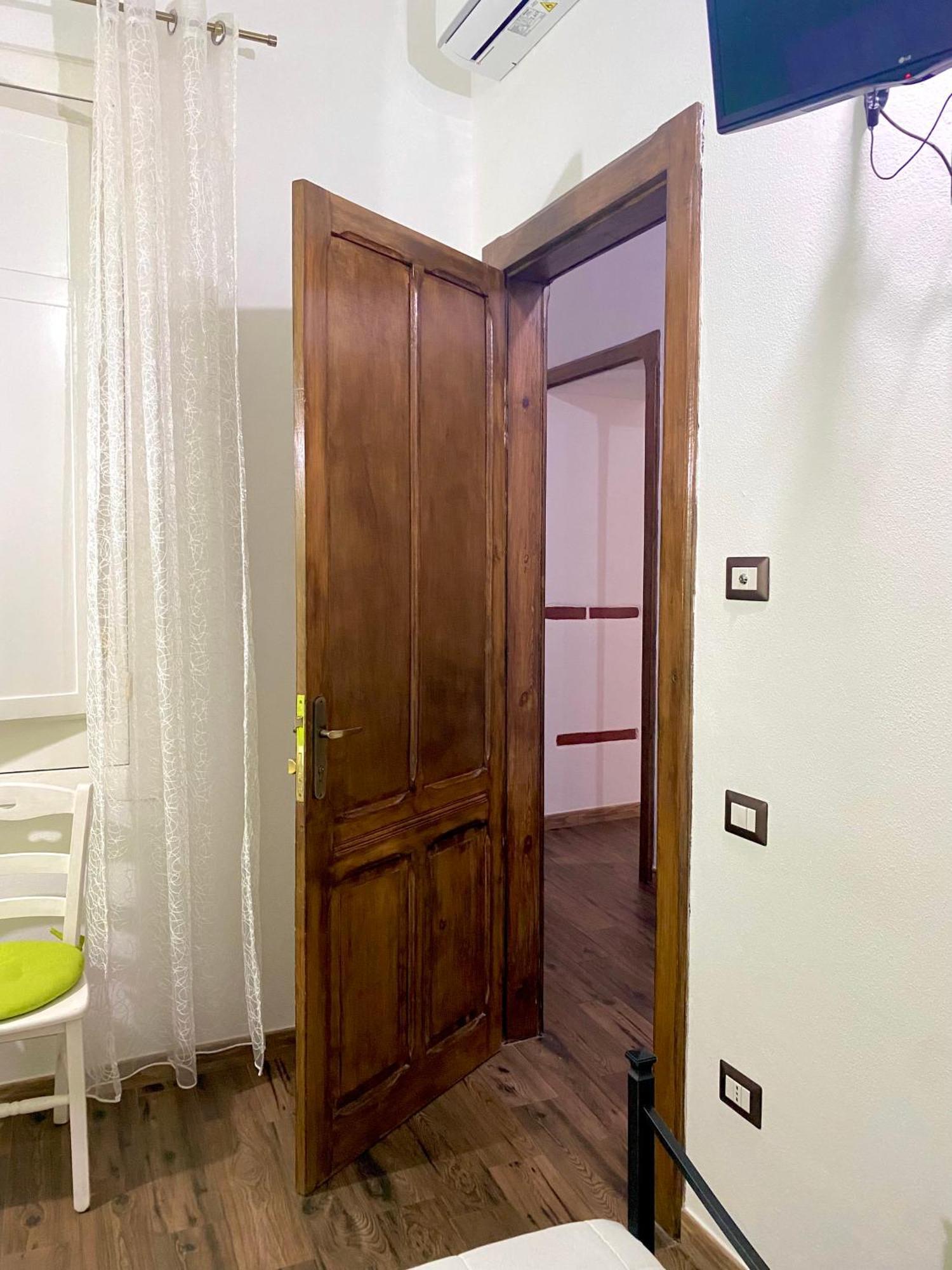 Dani'S House Ξενοδοχείο Κάλιαρι Δωμάτιο φωτογραφία